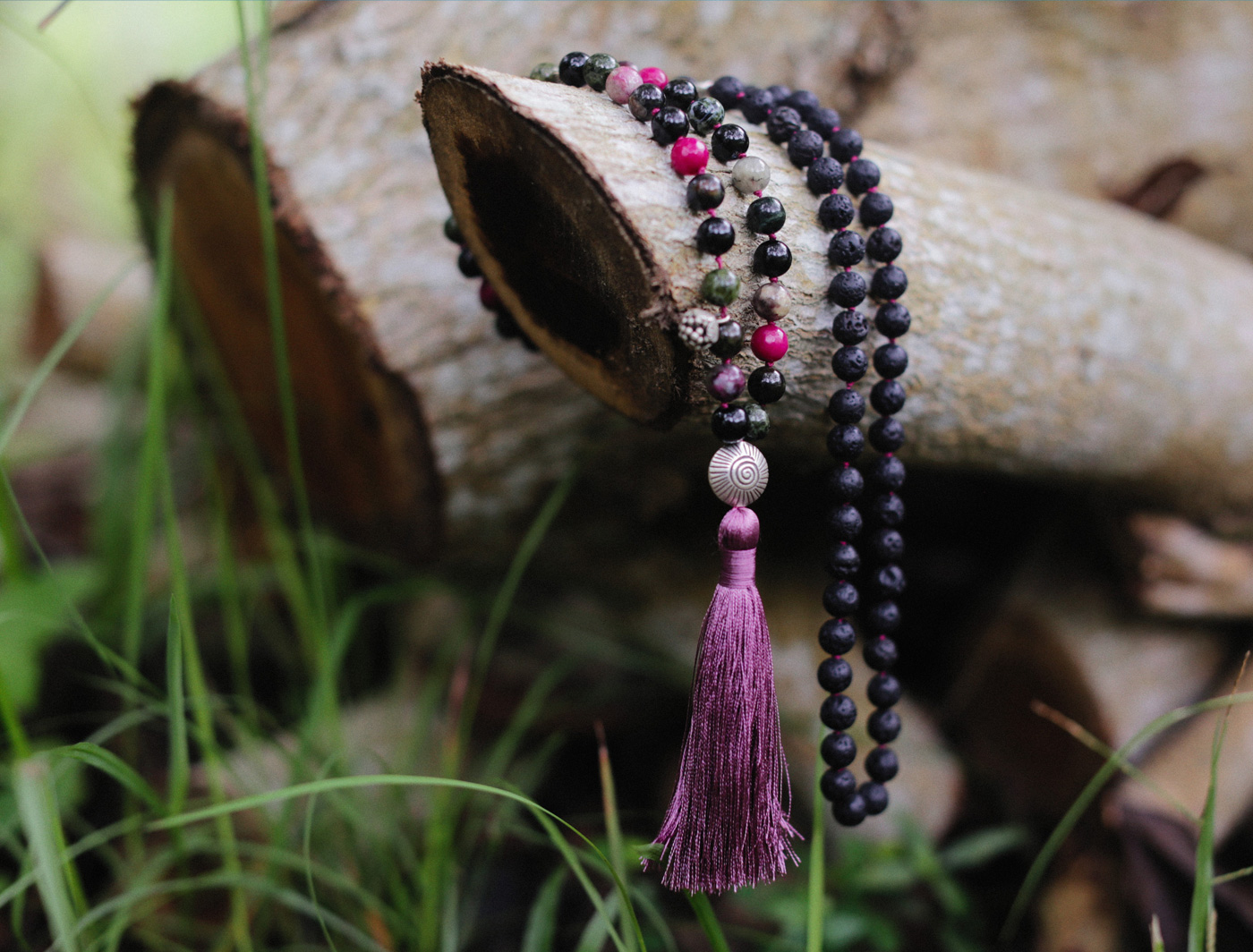 What are mala beads and how to use them in meditation